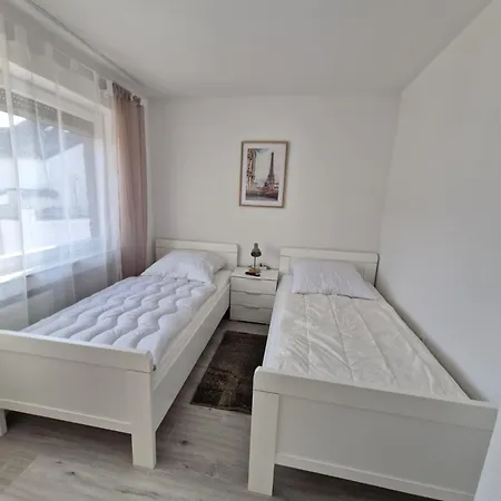 Ferienhaus Haus Karlsson Für 8 Personen Alsdorf